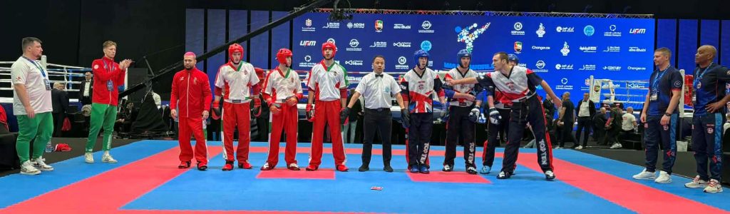 A magyar csapat pirosban, középen Viczián Dániel