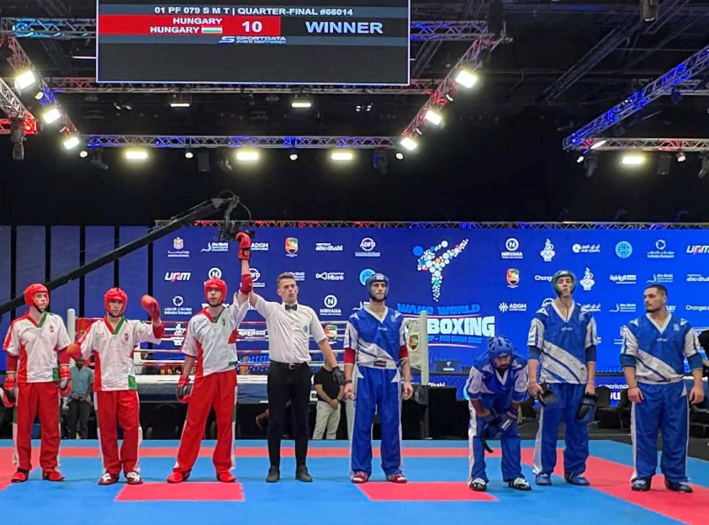 A magyar csapat pirosban, középen Viczián Dániel