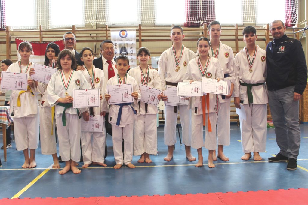 Gyulai karatésok Sáfár Nagymesterrel